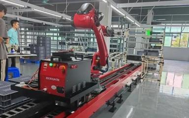 全國首個！花都區(qū)新型工業(yè)化數(shù)字服務(wù)中心投入運行，智能機器人銷售成亮點